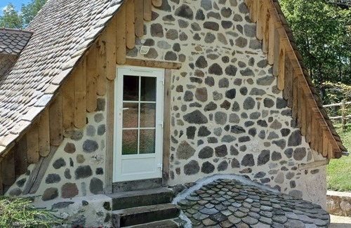 Cros-de-Ronesque House | La Fourniou de Ju'Lou is a pet-friendly gîte in the heart of the Carladès region!