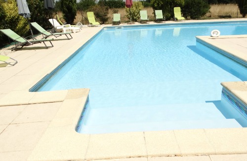 Lorignac Cottage | La Galerie 8 Sleeps 2 bathrooms air conditioner Wifi parking heated Summer pool