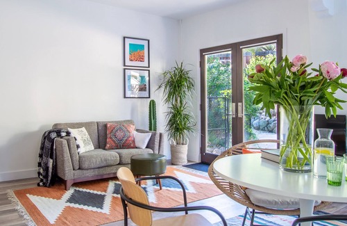 Topanga Apartment | LA Getaway in Topanga – modern, clean & cozy, close to hiking & beach