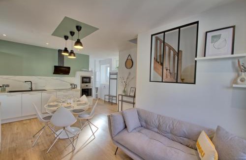 Nevers Apartment | La grande porte du Baron