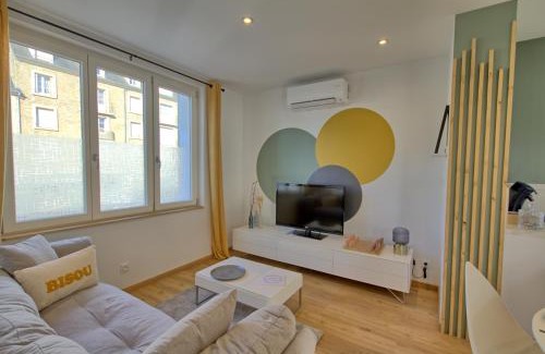 Nevers Apartment | La grande porte du Baron