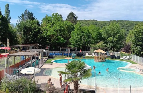 La Cassagne House | La Grande Prade Campsite* - Noyers mobile residence with semi-covered wooden terrace for 5/6 people + TV-TNT + AIR CONDITIONING for 6 people
