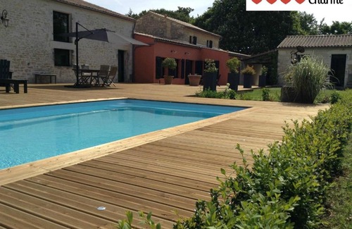 Aigrefeuille-d'Aunis Bed & Breakfast | La Grange d'Aunis