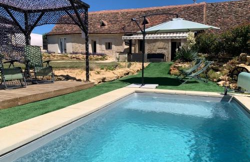Queyssac House | La grange en pierre - chic & piscine privée