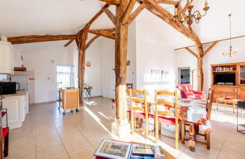 Saint-Julien-des-Landes House | La grange - gîte calme en campagne