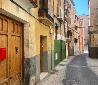 Jijona House | La guarida rústica del zorro
