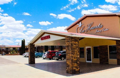 Cuauhtemoc Hotel | La Huerta Inn & Suites