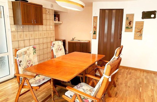 Targoviste Apartment | La Jolie Maison