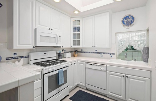 La Jolla Shores House | La Jolla Shores Cape Cod W/Fire Pit, 1-2 Blocks - Beach, Restaurants, and Shops