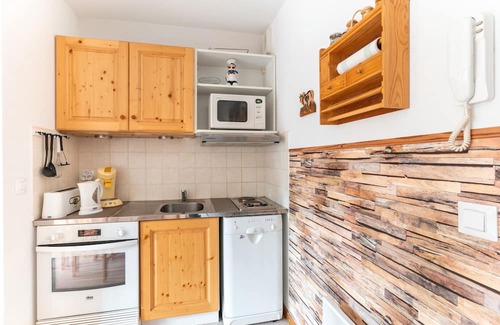 La Joue du Loup Apartment | La Joue du Loup, flat for 4 with terrace
