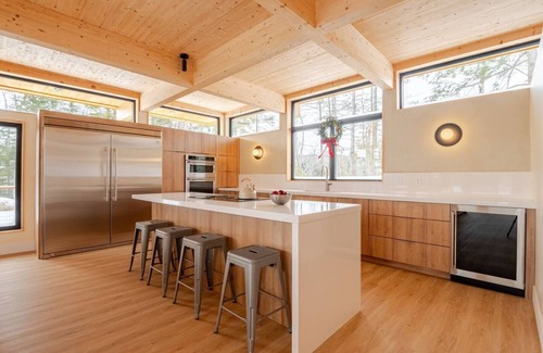 La Conception Ski Chalet | La Kabina w/Mt Tremblant view