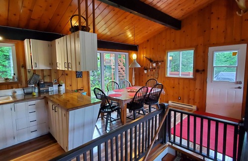 Val Morin Ski Chalet | La Kamik bord de lac - Lakefront Laurentian chalet
