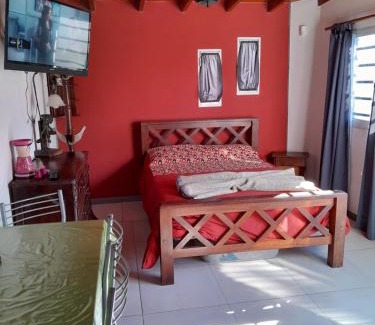 Santa Teresita Apartment | La lechon