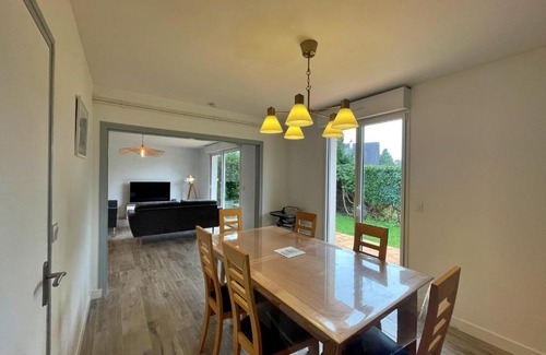 Guidel House | La Libellule, Maison de 3 chambres, proche du centre ville et à 8 min des plages
