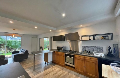 Guidel House | La Libellule, Maison de 3 chambres, proche du centre ville et à 8 min des plages