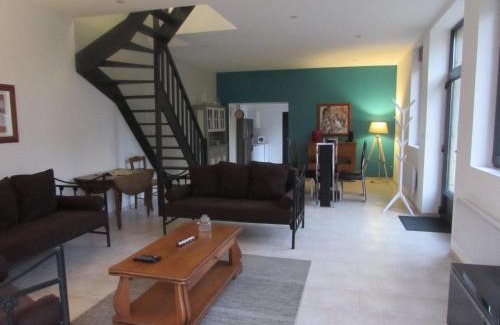 Osly-Courtil House | La linotiere
