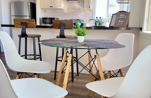 Los Angeles House | LA Living SoFI-LAX-Beach House w Gated Prkng