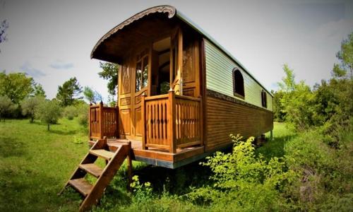 Sauve Apartment | La Magnanerie dhôtes , Les roulottes insolites