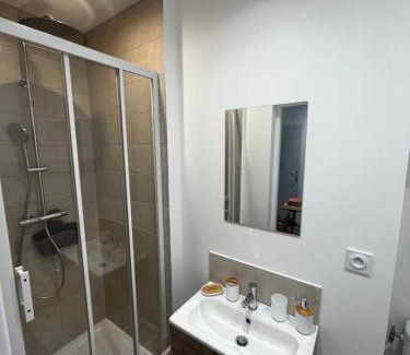 Pont-du-Chateau Apartment | La maison castelpontine T3