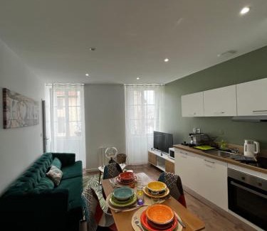 Pont-du-Chateau Apartment | La maison castelpontine T3