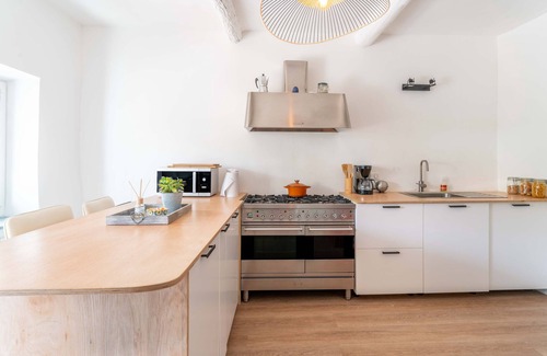 Carpentras House | La maison d'à côté, charming town house near Mont Ventoux