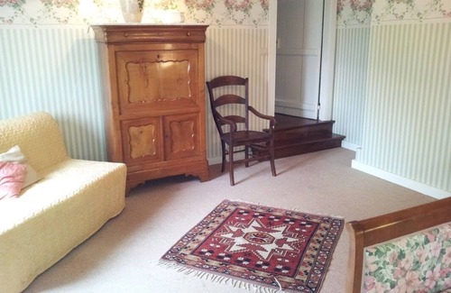 Dalhem House | LA MAISON D'ACHILLE in Aubin, short circuit homestay