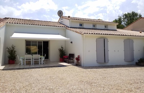 Semussac House | La maison d'Augusta, 4*, private heated pool, 4 bedrooms, 2 bathrooms, near the sea