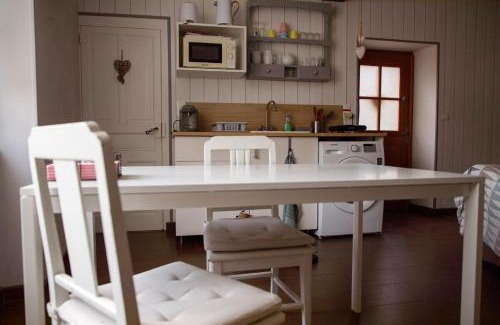 Saint-Euphrone House | La maison d'en face a cozy guesthouse