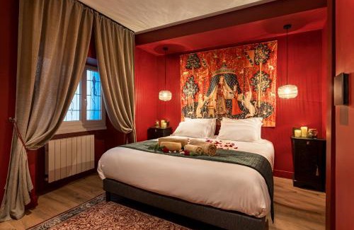Cremieu Apartment | La Maison de l'Apothicaire - Un refuge enchanté avec balnéo en hyper-centre