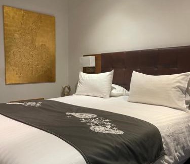 Clermont-Ferrand Apartment | La Maison de l Echauguette Petit Dejeuner et Menage Offerts