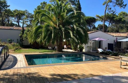 La Couarde-sur-Mer House | LA MAISON DE LA DUNE - Chambres Climatisées - Jacuzzi 1ère séance offerte - Piscine chauffée avec Abri Amovible - Plage située à 200m, accès direct par le bois