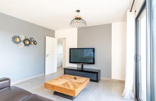 Heuqueville House | La Maison du Bonheur - Private heated pool