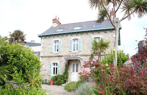 Roscoff Apartment | La Maison du Port, vue mer, jardin et parking
