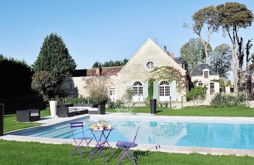 Saint-Maur Cottage | La Maisonnette with pool view
