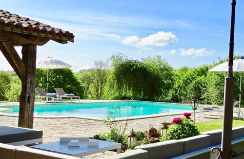 Saint-Martin-des-Combes Bed & Breakfast | La Mandrélie