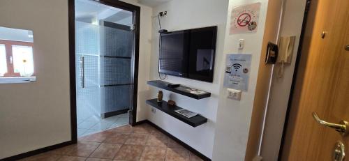 Aprilia Apartment | La Mansardina