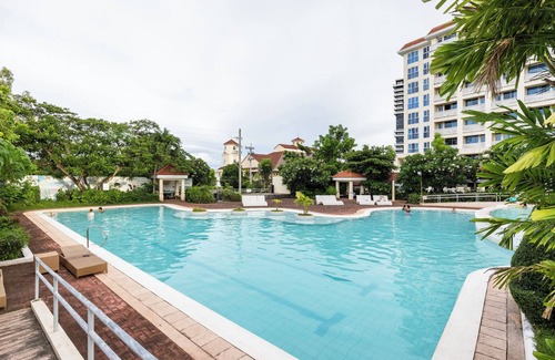 Lapu-Lapu Condo | La Mirada Residence Condo Large 1 bedrm, Ocean view pools multiple beach access