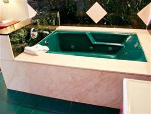 West Athens Hotel | La Mirage Inn LAX Airport
