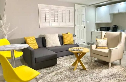 West Athens House | LA Modern Guesthouse/Near LAX/SoFi/Free Parkingnn