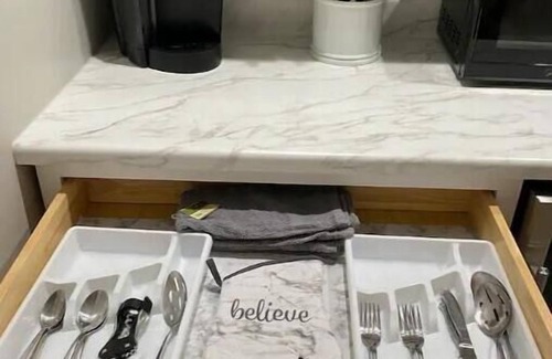 West Athens House | LA Modern Guesthouse/Near LAX/SoFi/Free Parkingnn