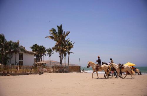 Mancora Hotel | La Nómada Digital - Kite Surf, Pool, Chill & Adult Only