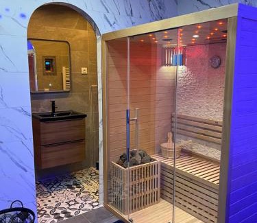 Crouy Apartment | La nuit de rêve Spa privatif Jaccuzi Sauna suite 1