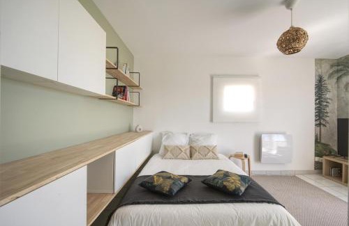 Costieres Apartment | La Palm Room ~ Climatisation ~ Balcon ~ Parking