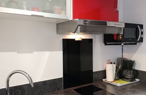Soyaux Apartment | La Parenthèse Furnished apartment, Terrace, Garden. PKG Free Netfix BOx TV.