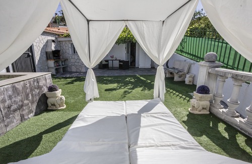 Valdelaguna Ski Chalet | La Parra: Country House for 2, with Private Pool near Chinchón