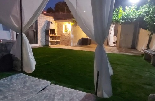 Valdelaguna Ski Chalet | La Parra: Country House for 2, with Private Pool near Chinchón