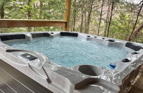 Wentworth-Nord Ski Chalet | La perle rosée boréale: rustic cottage on the water