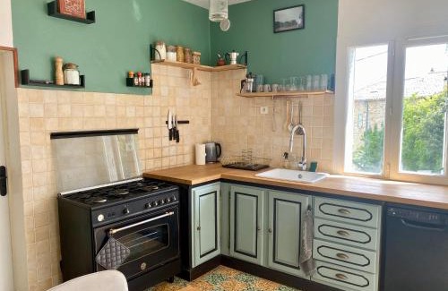 Saint-Paul-le-Jeune House | La petite maison dans la Brousse