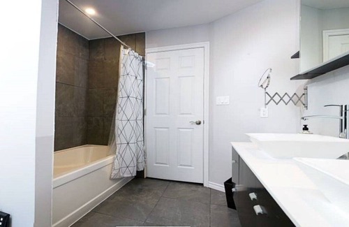 York - Haig House | La petite Maison in St. Catharines