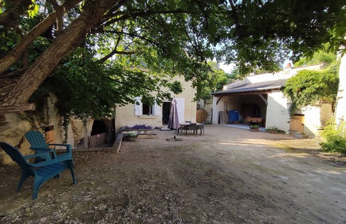 Beaumont-en-Veron House | La petite massonnière